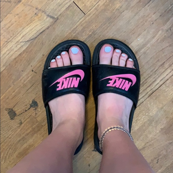 Nike slides - Picture 1 of 2